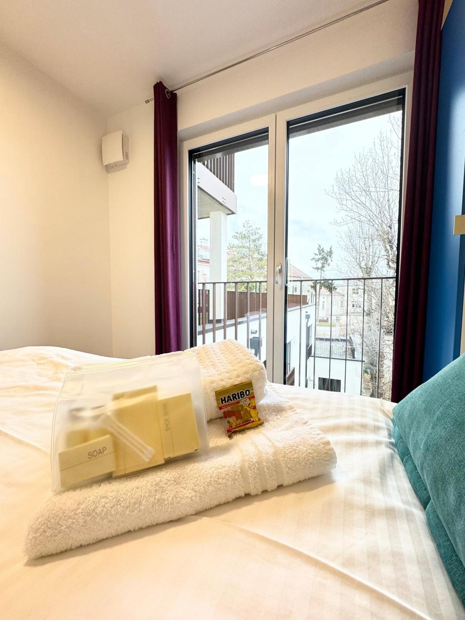 Wohnung Mit Terrasse + Parkplatz Vienna Esterno foto